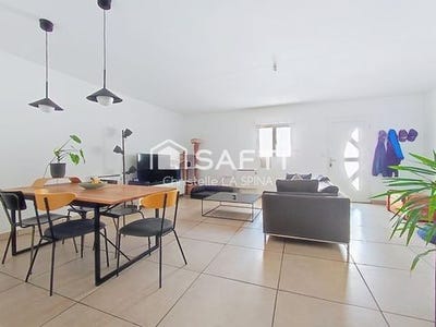 /international/fr/uchaud-languedoc-roussillon-310101378067/?lang=fr