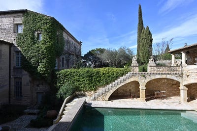 /international/fr/uzes-languedoc-roussillon-310107412168/