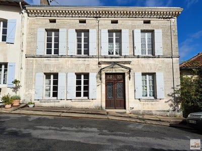 /international/fr/aubeterre-sur-dronne-charente-310105082145/