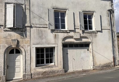 /international/fr/saint-jean-d-angely-charente-310101326862/?lang=en