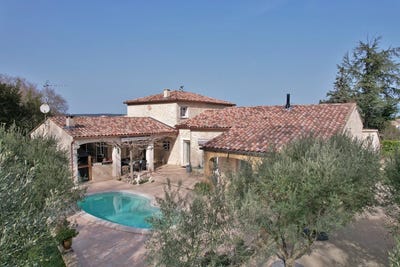 /international/fr/uzes-languedoc-roussillon-310109050192/?lang=es