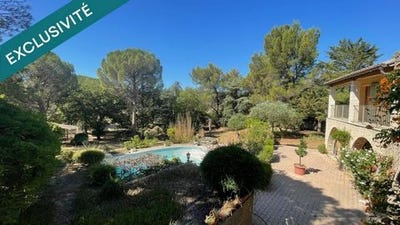 /international/fr/villeneuve-les-avignon-languedoc-roussillon-310100637013/