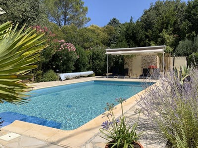 /international/fr/uzes-languedoc-roussillon-310120074213/