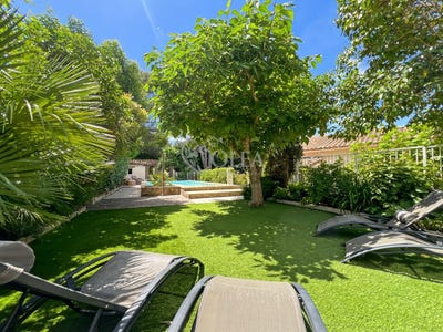 /international/fr/uzes-languedoc-roussillon-310108729798/