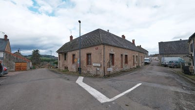 /international/fr/roussillon-en-morvan-burgundy-310098974944/?lang=zh-cn