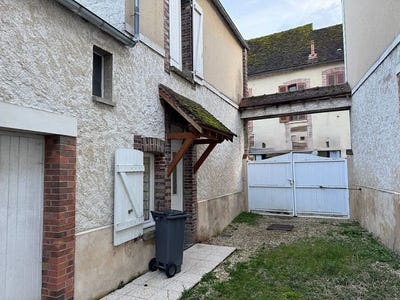 /international/fr/pont-sur-yonne-burgundy-310108454667/