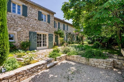 /international/fr/murs-provence-alpes-cote-d-azur-310101135353/?lang=en