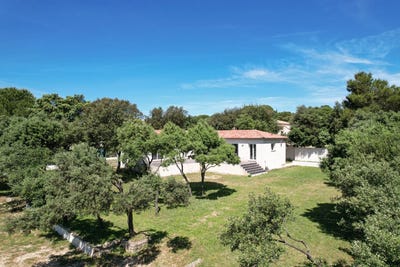 /international/fr/uzes-aquitaine-310099618505/