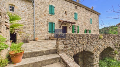/international/fr/rocles-rhone-310108676236/?lang=th