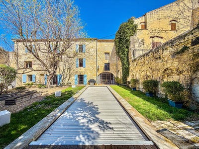 /international/fr/tarascon-provence-alpes-cote-d-azur-310106998719/