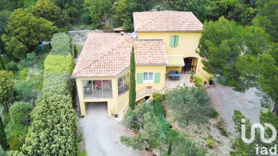 /international/fr/vacqueyras-provence-alpes-cote-d-azur-310099413615/