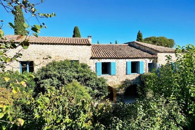 /international/fr/uzes-languedoc-roussillon-310103311433/