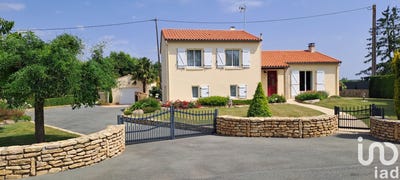 /international/fr/reaumur-pays-de-la-loire-310100438340/