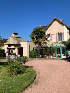 /international/fr/paray-le-monial-burgundy-310101087096/?lang=en