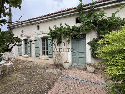 /international/fr/roullet-saint-estephe-charente-310105265637/