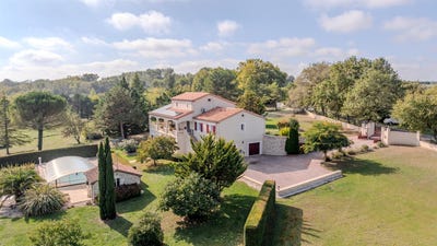 /international/fr/hautefage-la-tour-aquitaine-310103179935/