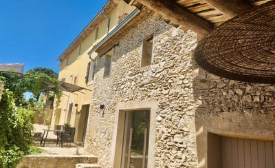 /international/fr/saint-saturnin-les-apt-provence-alpes-cote-d-azur-310099941821/