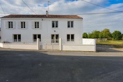 /international/fr/ecoyeux-charente-310107967451/