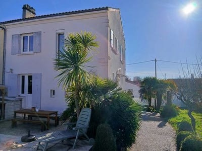 /international/fr/jonzac-charente-120098367490/?lang=en