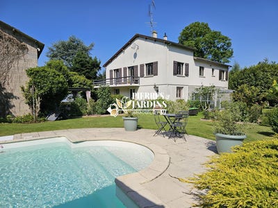 /international/fr/cerizay-charente-310100914814/