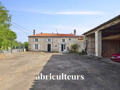 /international/fr/10-rue-du-puyramard-villeneuve-la-comtesse-charente-310100789744/