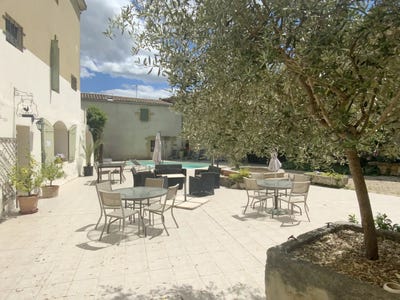 /international/fr/uzes-aquitaine-310108624041/