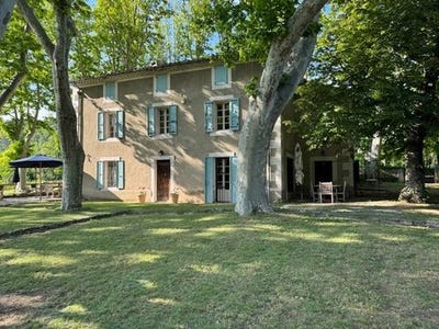 /international/fr/st-martin-de-castillon-provence-alpes-cote-d-azur-120095974451/