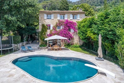 /international/fr/cabris-provence-alpes-cote-d-azur-310108732952/