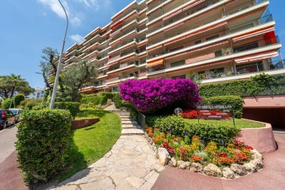 /international/fr/nice-provence-alpes-cote-d-azur-310109177190/?lang=de