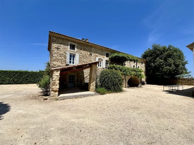 /international/fr/saint-julien-de-peyrolas-languedoc-roussillon-310108974423/