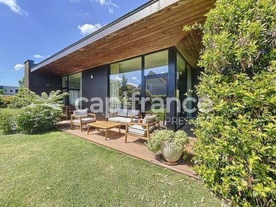 /international/fr/st-cyr-sur-loire-centre-val-de-loire-310099285968/