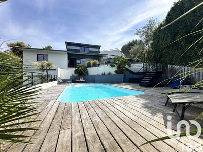 /international/fr/quimper-brittany-310099225053/