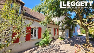 /international/fr/ainay-le-chateau-auvergne-310101411793/