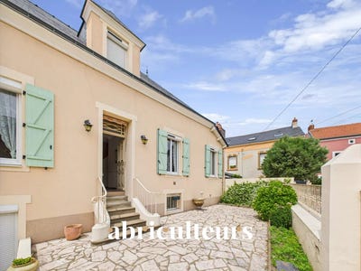 /international/fr/14-quai-besnard-basse-indre-pays-de-la-loire-310100484177/