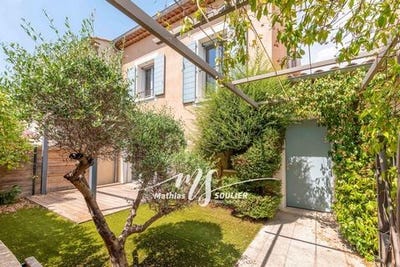 /international/fr/la-tour-d-aigues-provence-alpes-cote-d-azur-310100702121/