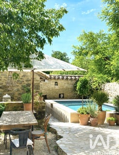 /international/fr/uzes-aquitaine-310108455183/