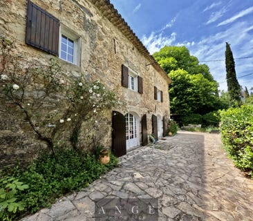 /international/fr/belgentier-provence-alpes-cote-d-azur-310099656774/