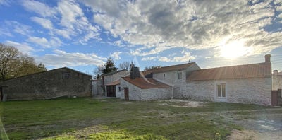 /international/fr/saint-etienne-de-mer-morte-pays-de-la-loire-310104477164/