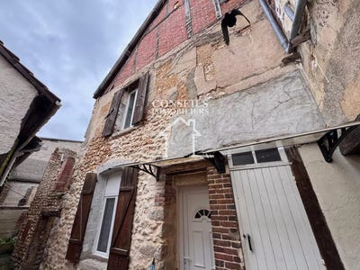 /international/fr/villeneuve-sur-yonne-burgundy-310102913480/