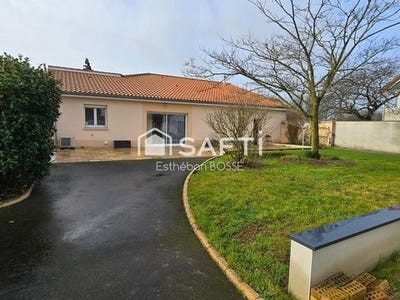 /international/fr/beaupreau-en-mauges-pays-de-la-loire-310105304798/