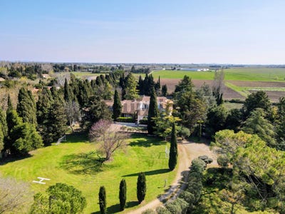 /international/fr/nimes-languedoc-roussillon-310103095747/