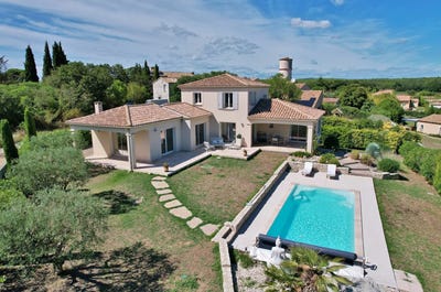/international/fr/uzes-aquitaine-310102317979/