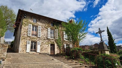 /international/fr/olliergues-auvergne-310108596674/