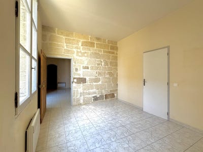 /international/fr/uzes-languedoc-roussillon-310101251281/?lang=en