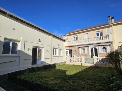 /international/fr/lavelanet-midi-pyrenees-310107556924/