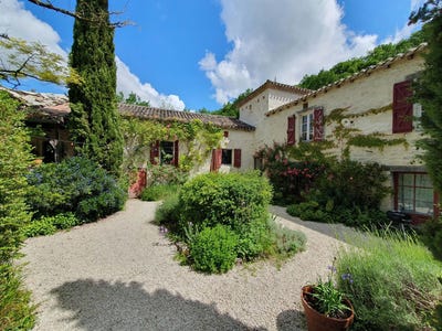/international/fr/montcuq-en-quercy-blanc-midi-pyrenees-120092517196/