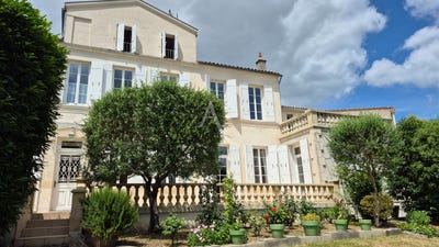 /international/fr/saintes-charente-310108785703/?lang=id