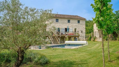 /international/fr/montcuq-en-quercy-blanc-midi-pyrenees-310108554065/