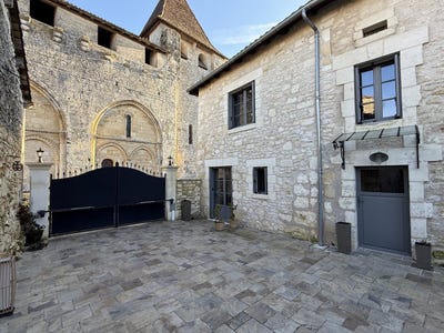 /international/fr/bourdeilles-aquitaine-310107559312/
