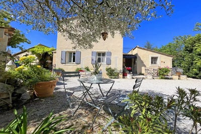 /international/fr/sablet-provence-alpes-cote-d-azur-310106464694/